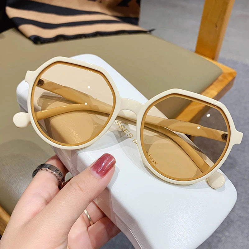 KLASSNUM Women Square Frame Fashion Sunglasses Brand Vintage Travel Sun Glasses Female Eyewear Anti-Glare Driving Sun Glasses